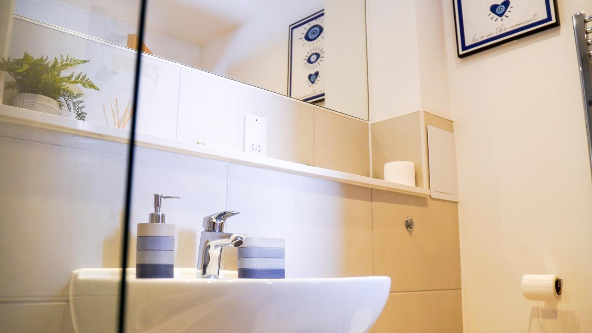 Manchester City Centre Apt With Balcony & Free Parking - Including Free 1-Hour Early Check-In Or Late Check-Out For Bookings Until July, Justeat Voucher For 2-Night Stays Minimum! Extérieur photo